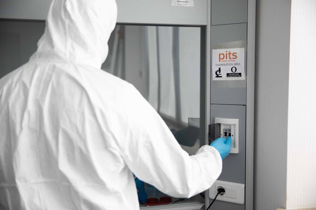 PITS Data Recovery Engineer in the Cleanroom